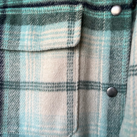 Shacket - Picture 2 of 2